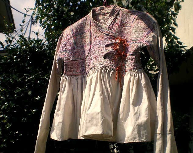 ケリヤ ラバリジャケットインド 民族衣装 エスニック インド、カッチ地方に暮らすラバリ族の民族衣装 ラバリジャケットを