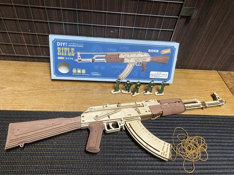 ディテールにこだわった輪ゴムガン AK-47
