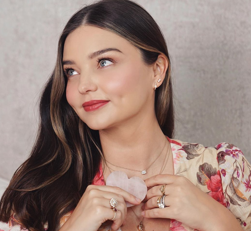 mirandakerr-cold-shower-for-beautiful-hair