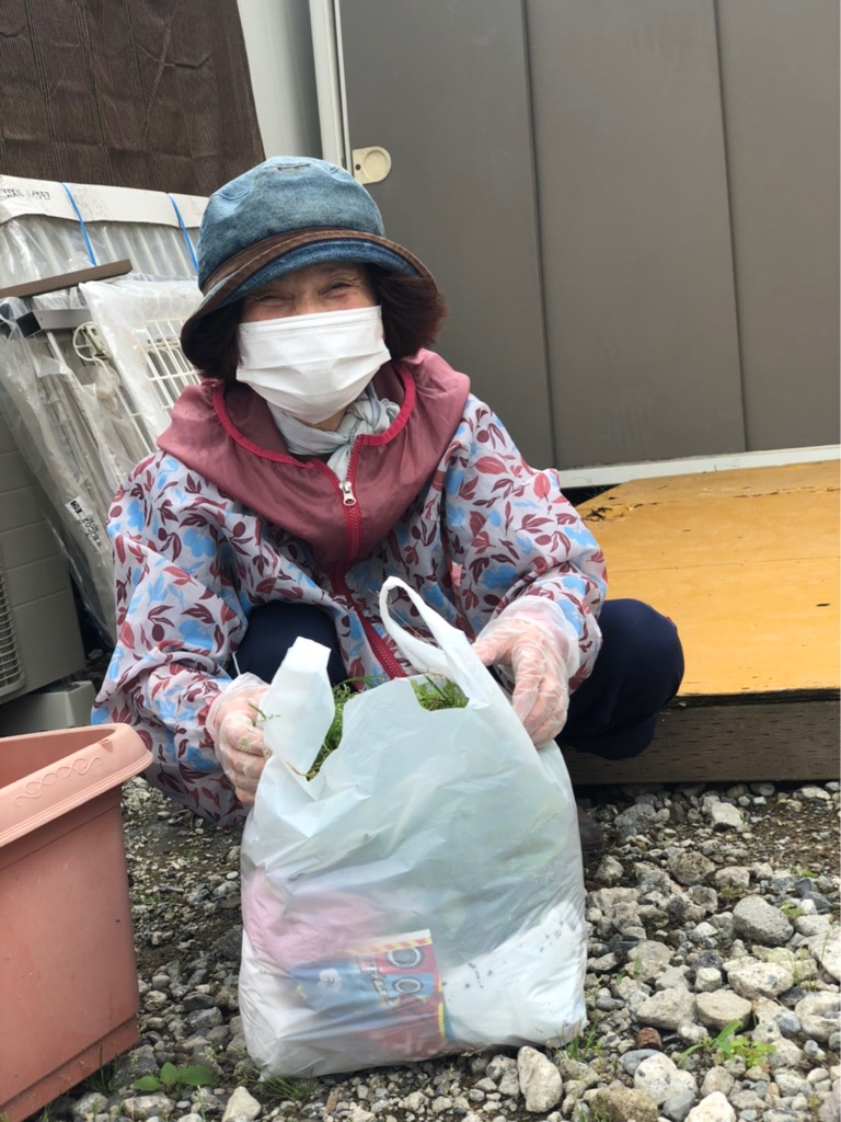 シェルターの草刈りと 栗太郎のトライアル Npo法人ペット里親会 シェルターの草刈りと 栗太郎のトライアル Npo法人ペット里親会