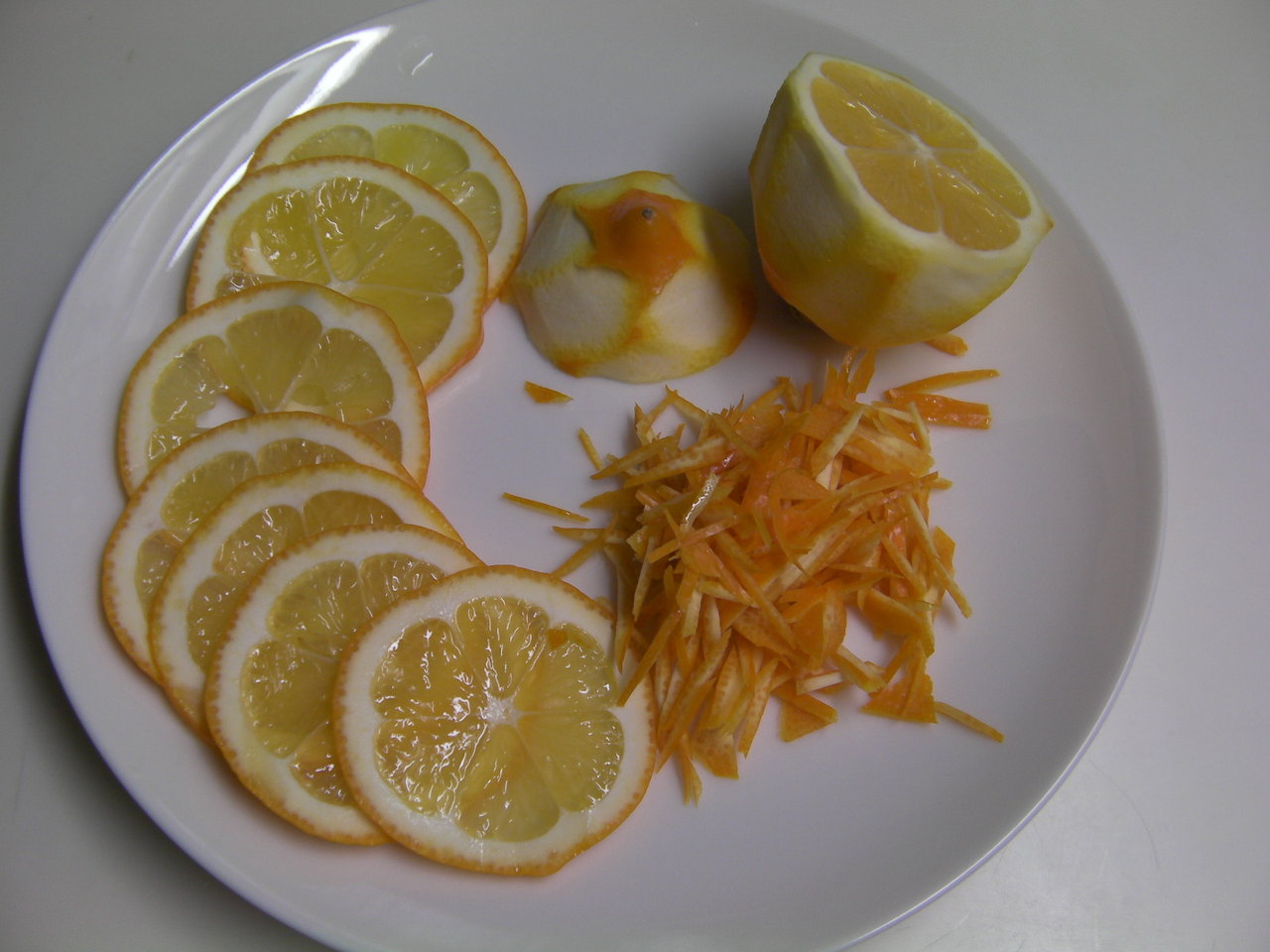 レモンカップケーキ レモン輪切りトッピング 彩月satsukiの料理帖