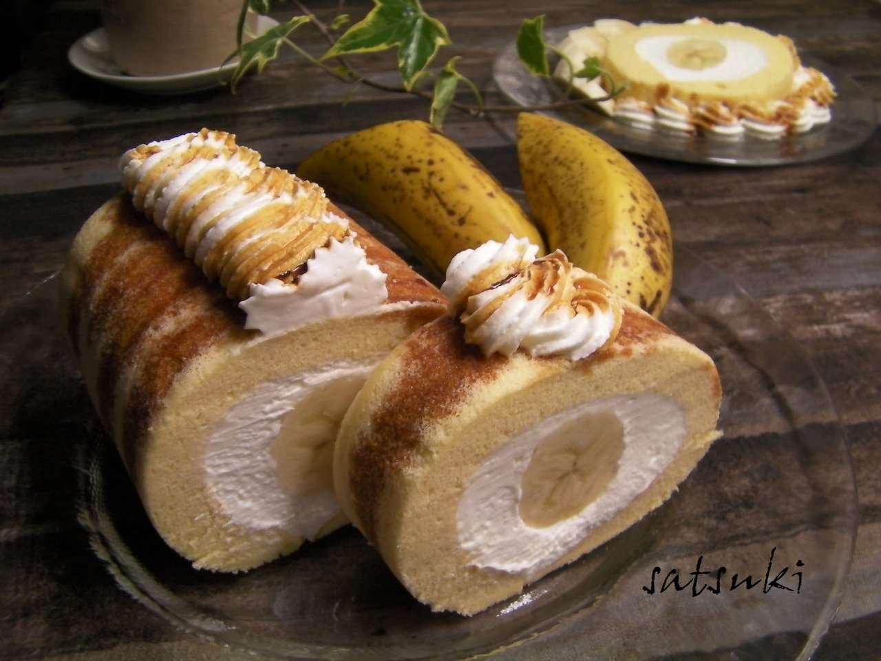 丸ごとバナナのロールケーキ カラメルソースがけ 彩月satsukiの料理帖