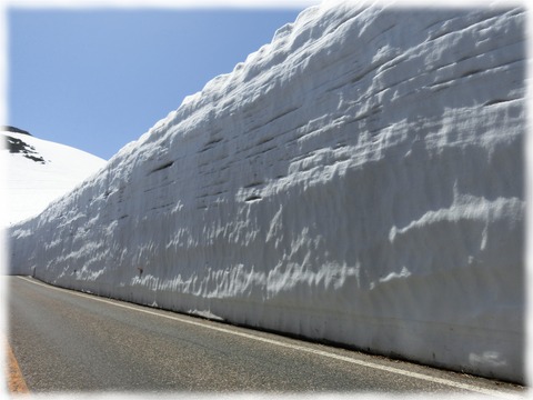 立山雪の大谷