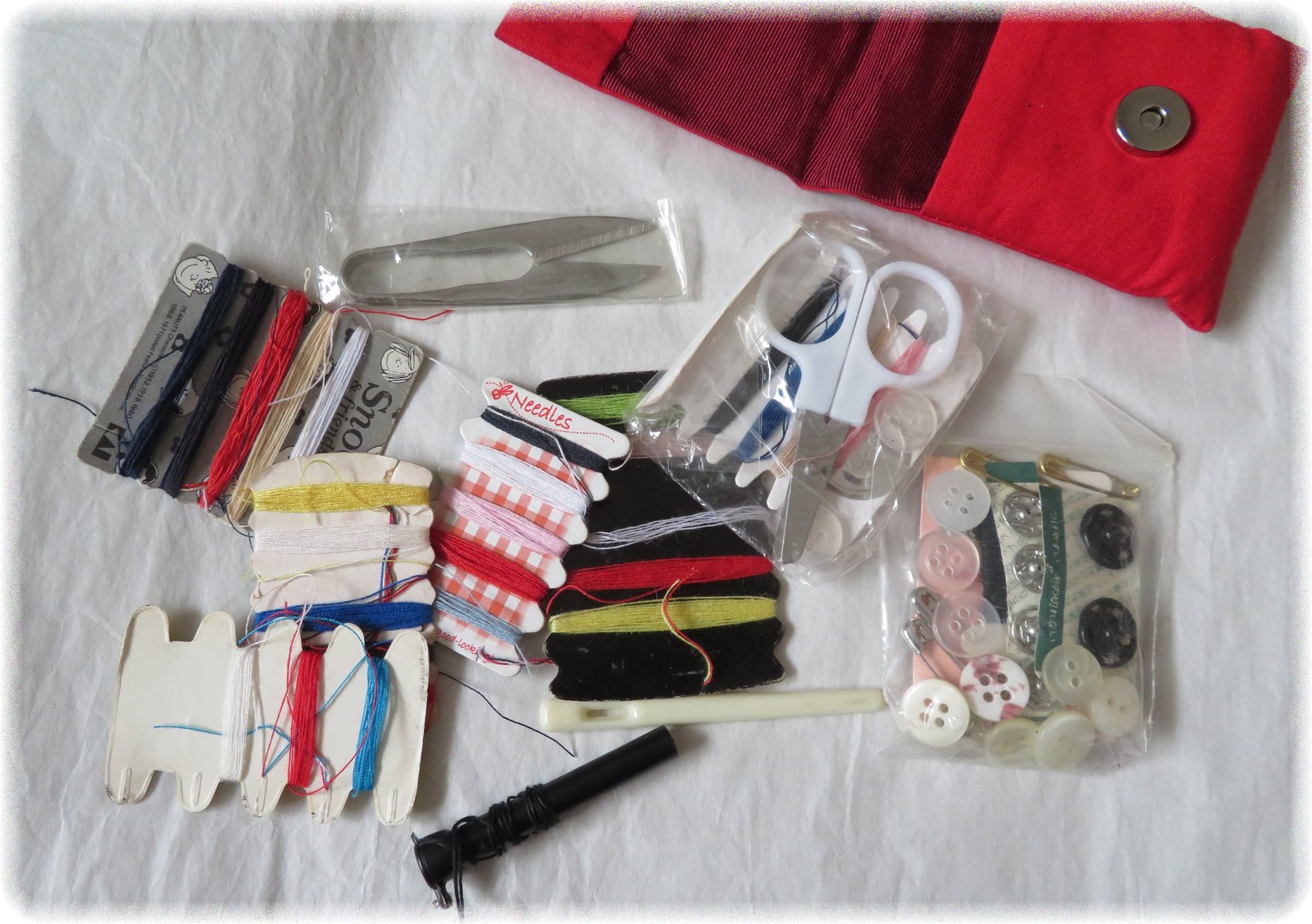 針に糸を通そうとして苦戦したのでソーイングセットの内容を見直してみた ｓａｖａ