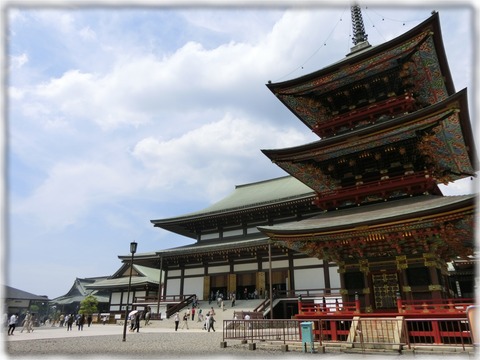 成田山新勝寺本堂前広場