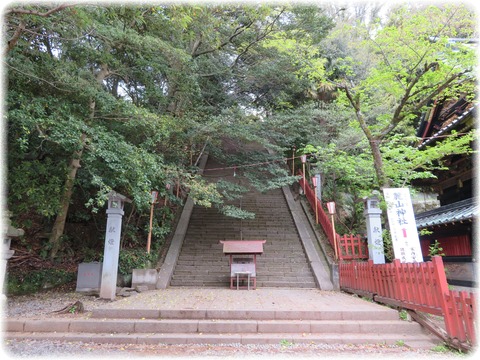 麓山神社