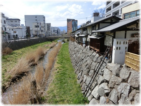 女鳥羽川
