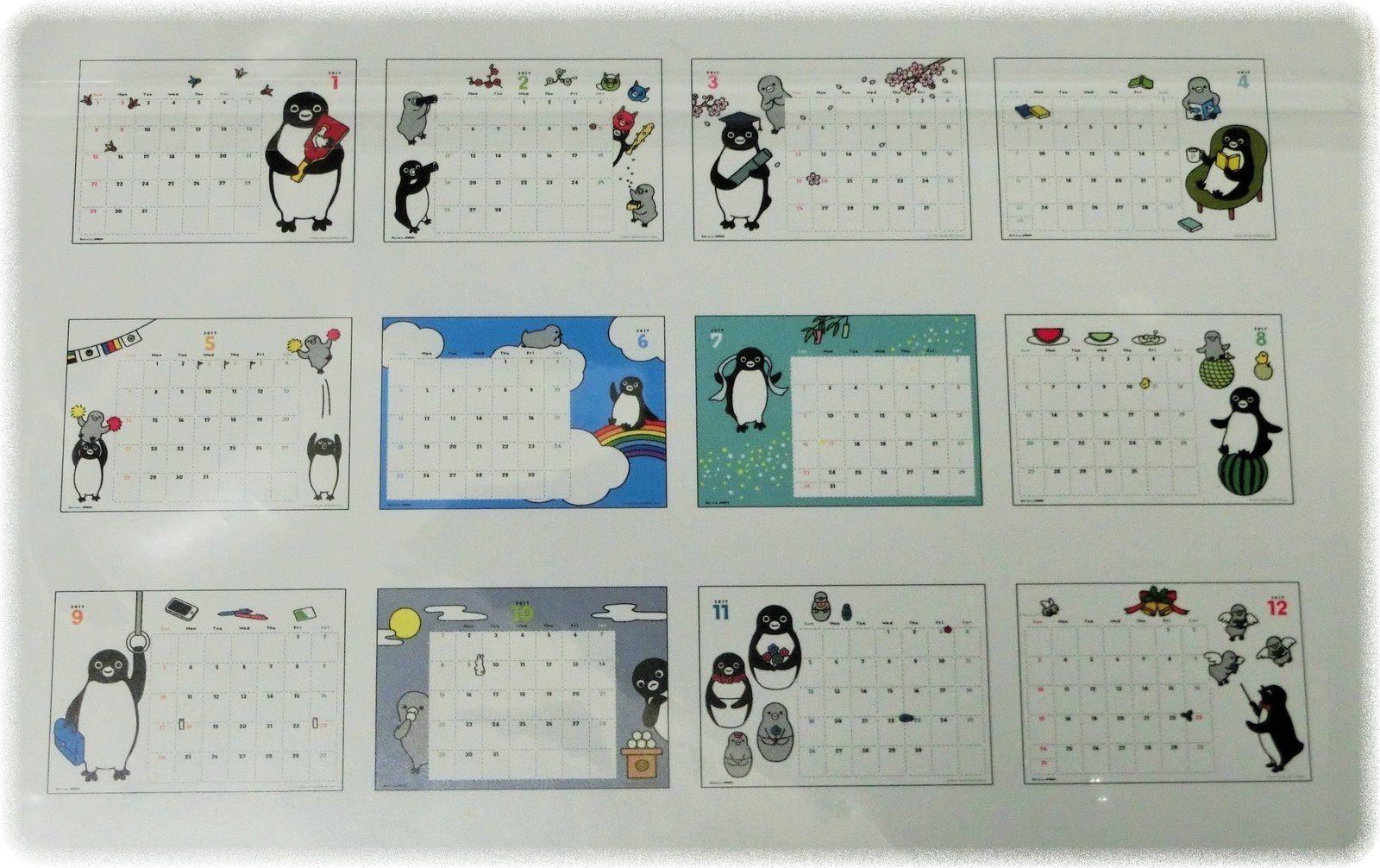 Suicaのペンギンカレンダー2017年版と新しいカードケースが出ておった。 : ｓａｖａ！
