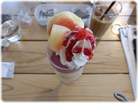 オープンカフェ・まるごとやまなし館