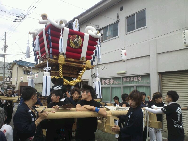 ふとん太鼓 堺市の夜遊び 平成28年の11月より介護関係の仕事をしてます