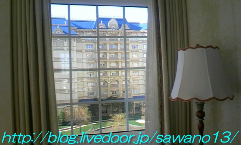 ディズニーランドホテル 今回お世話になったお部屋からの眺め ２００９年１２月宿泊 コンシェルジュ タレットルーム ツイン５階 さわのディズニーリゾートイン日記 ハラハラ日常記