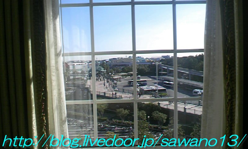 ディズニーランドホテル 今回お世話になったお部屋からの眺め ２００９年１２月宿泊 コンシェルジュ タレットルーム ツイン５階 さわのディズニーリゾートイン日記 ハラハラ日常記