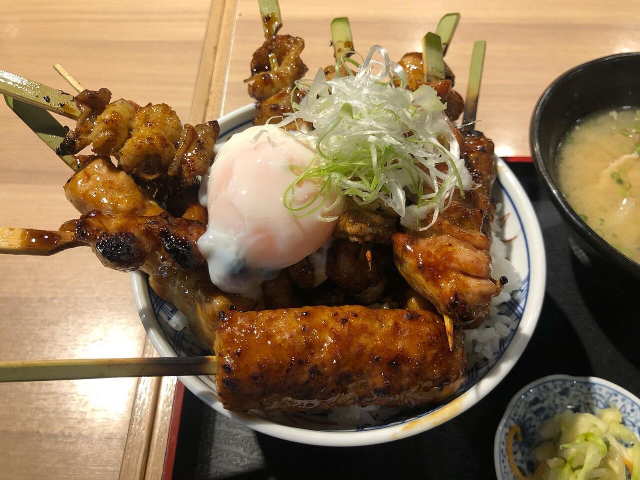 焼き鳥10本乗せ丼 俺のやきとり 銀座 メロディ 焼き鳥10本乗せ丼 俺のやきとり 銀座 メロディ