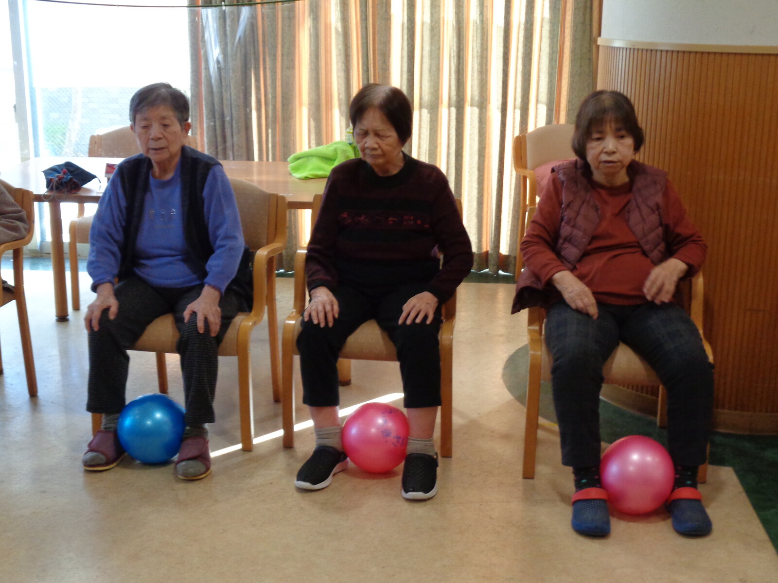 今日も元気にボール体操 さわやかさかのいち館 さわやかダイアリー
