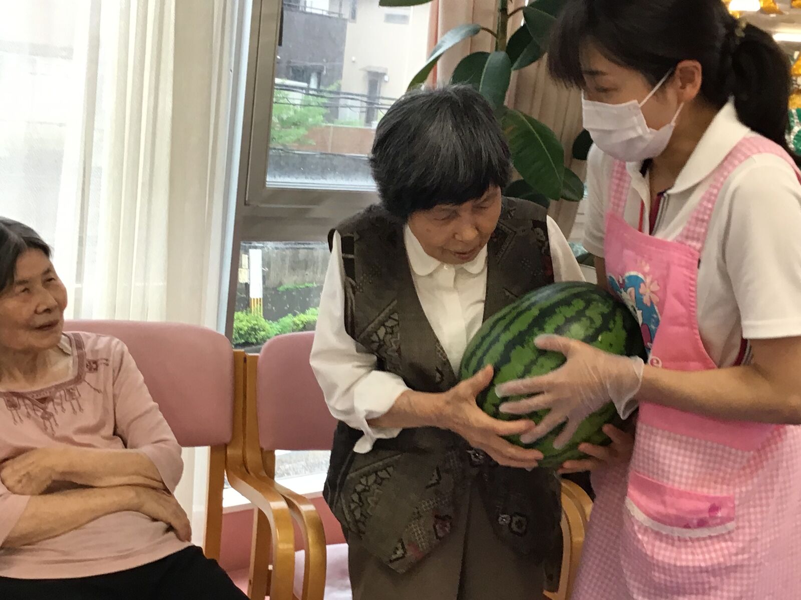 スイカの重さは さわやかダイアリー スイカの重さは さわやかダイアリー