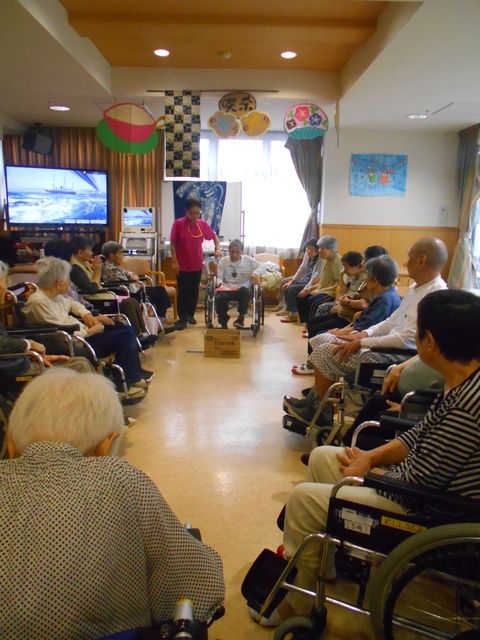 うちわを使って風船飛ばし さわやか さかのいち館 さわやかダイアリー