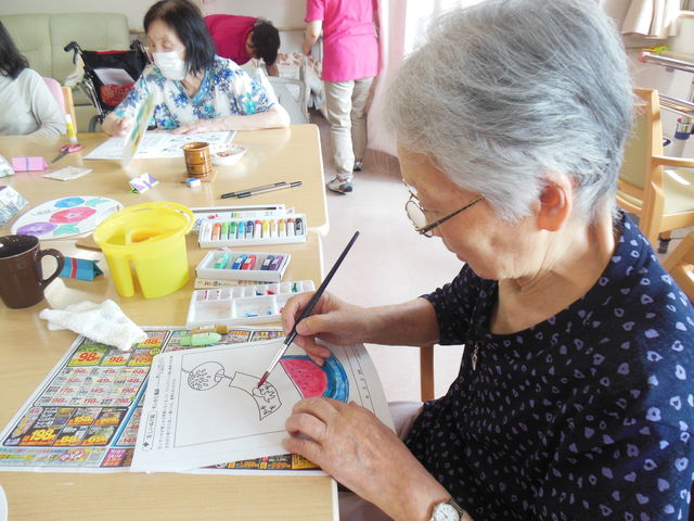手作りうちわ完成 さわやかみなと館デイサービスセンター さわやかダイアリー 手作りうちわ完成 さわやかみなと館デイサービスセンター さわやかダイアリー