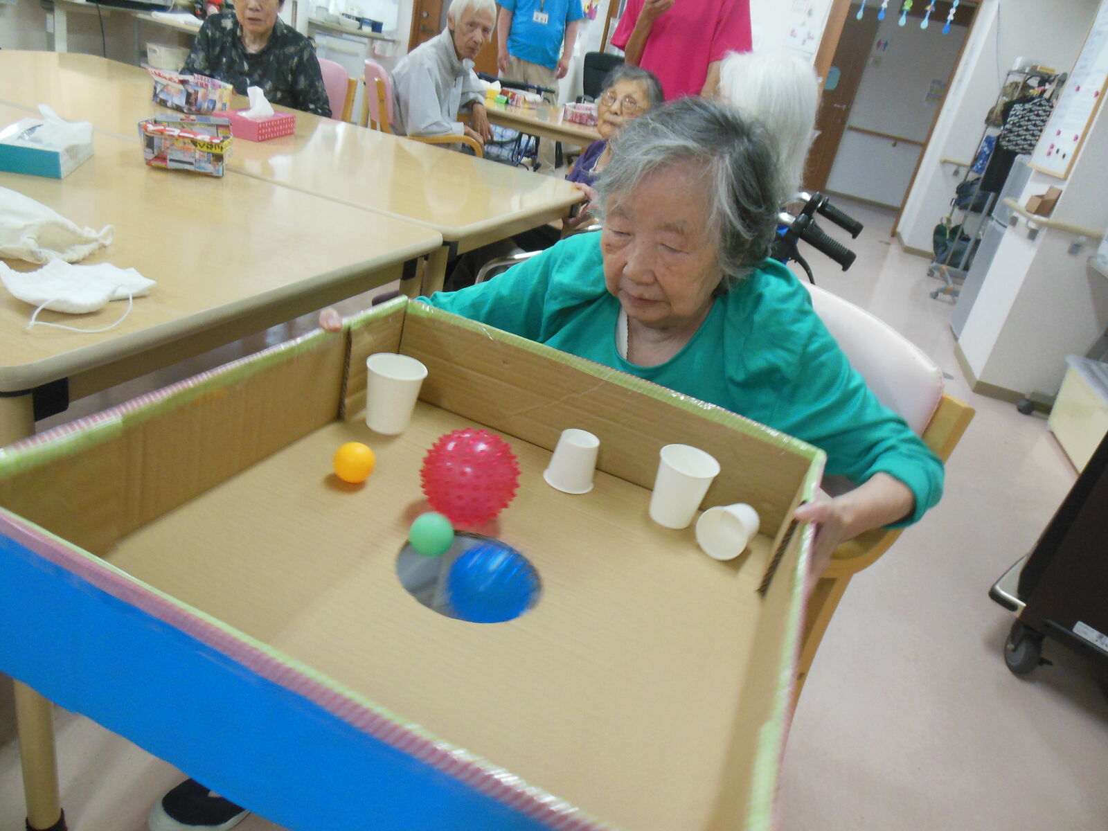 ボール落としゲーム さわやかみなと館デイサービスセンター さわやかダイアリー