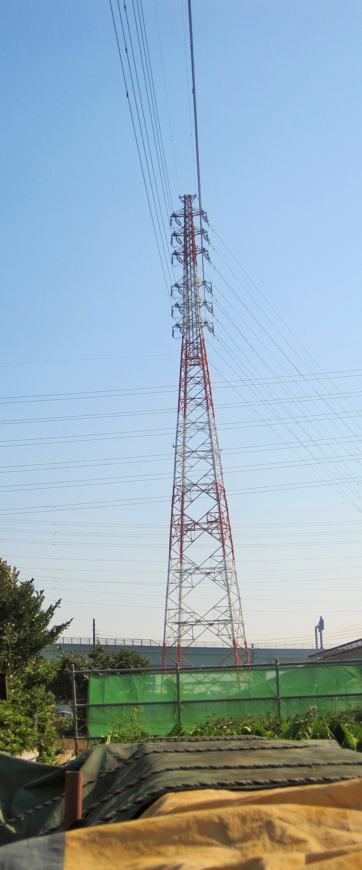 高層赤白鉄塔 送電線 鉄塔ウォーク