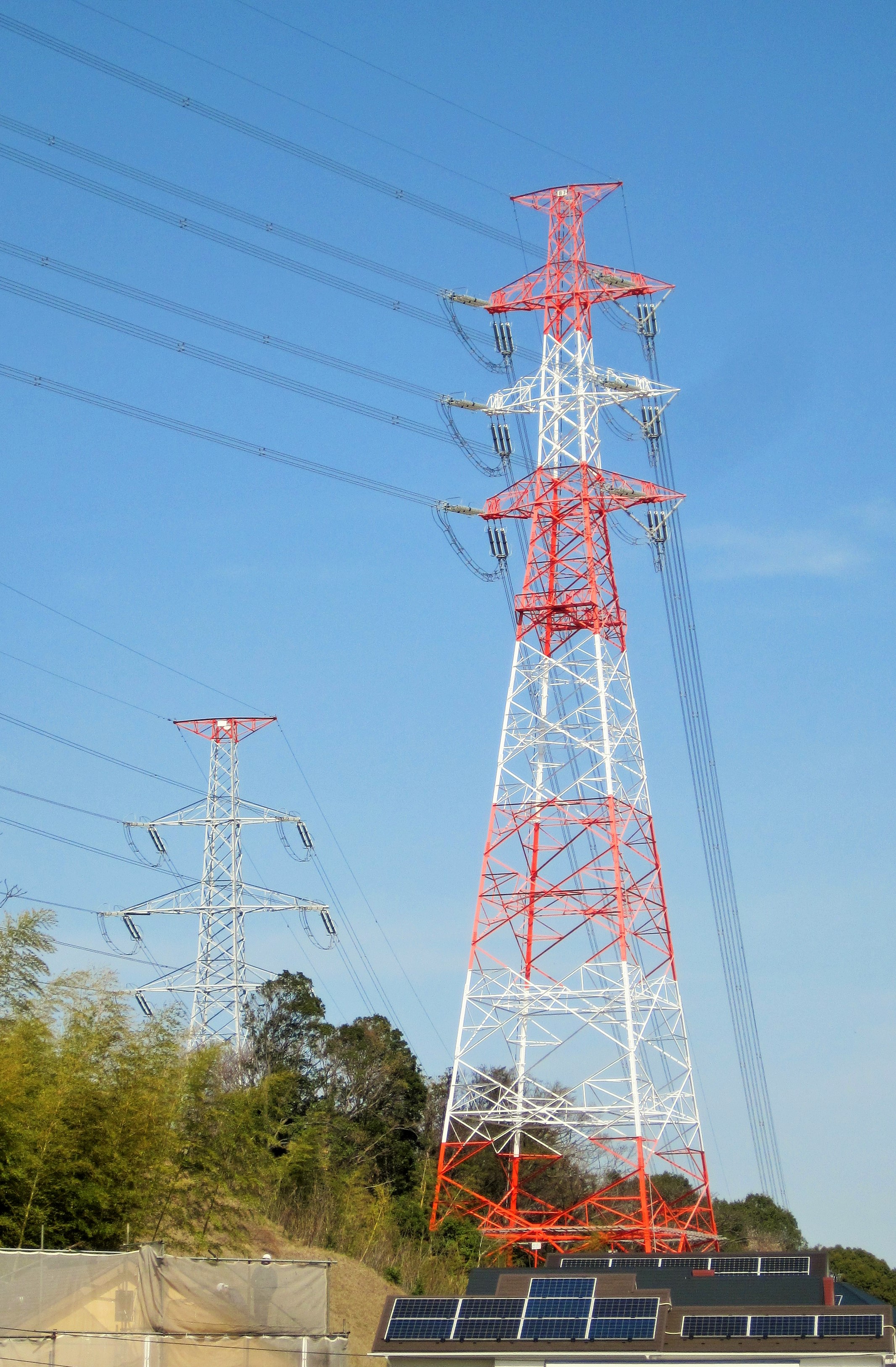 ８７番鉄塔全形 送電線 鉄塔ウォーク