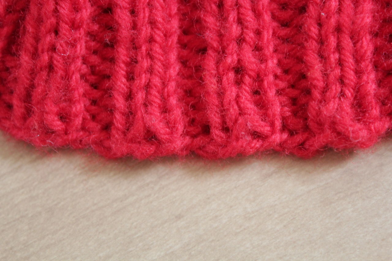 指でかける作り目 と ラトビア エストニアの伸縮性のある作り目 の比較 Knits Nest