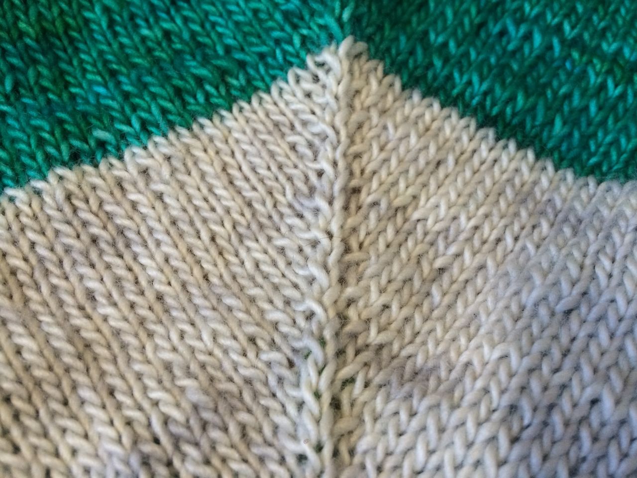 Tubularity 日本語版のテストニット 途中経過と 巻き目増し目について Knits Nest Tubularity 日本語版のテストニット 途中経過と 巻き目増し目について Knits Nest