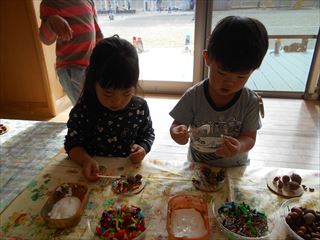 どんぐりの製作をしたよ こあら組 さやのもり保育園部のブログ どんぐりの製作をしたよ こあら組 さやのもり保育園部のブログ