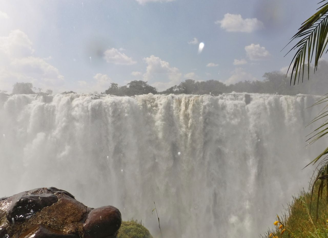 ヴィクトリア滝 今の表情 4月27日 ヴィクトリアの滝 リビングストンから ヴィクトリア滝 今の表情 4月27日 ヴィクトリアの滝 リビングストンから