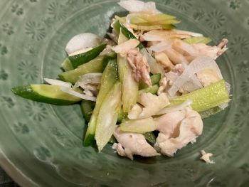 ★鶏肉とタマネギ、キュウリ、セロリの中華和え