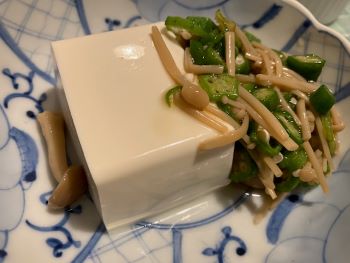 ★豆腐のオクラ、エノキのせ