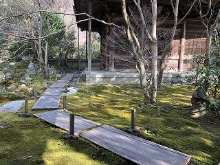 本堂への渡り