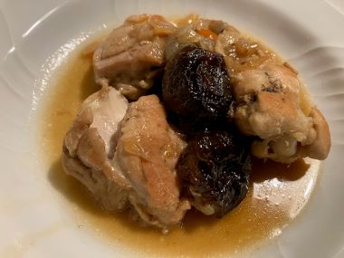 チキンとブル―ンのウィスキー煮込み