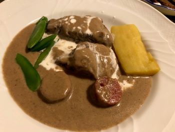 ★豚肉の白ワインキノコクリームソース煮