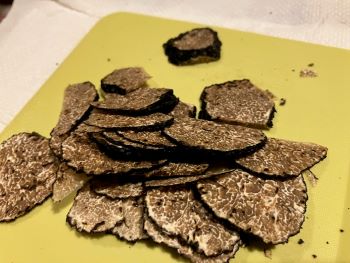 カットしたトリュフ