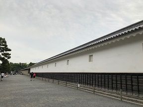 23 白壁