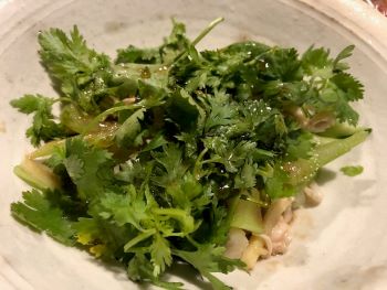 ☆パクチーセロリ鶏皮ちゅうかサラダ