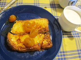 昼のフレンチトーストとコーヒー