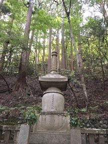 25 義経公供養塔
