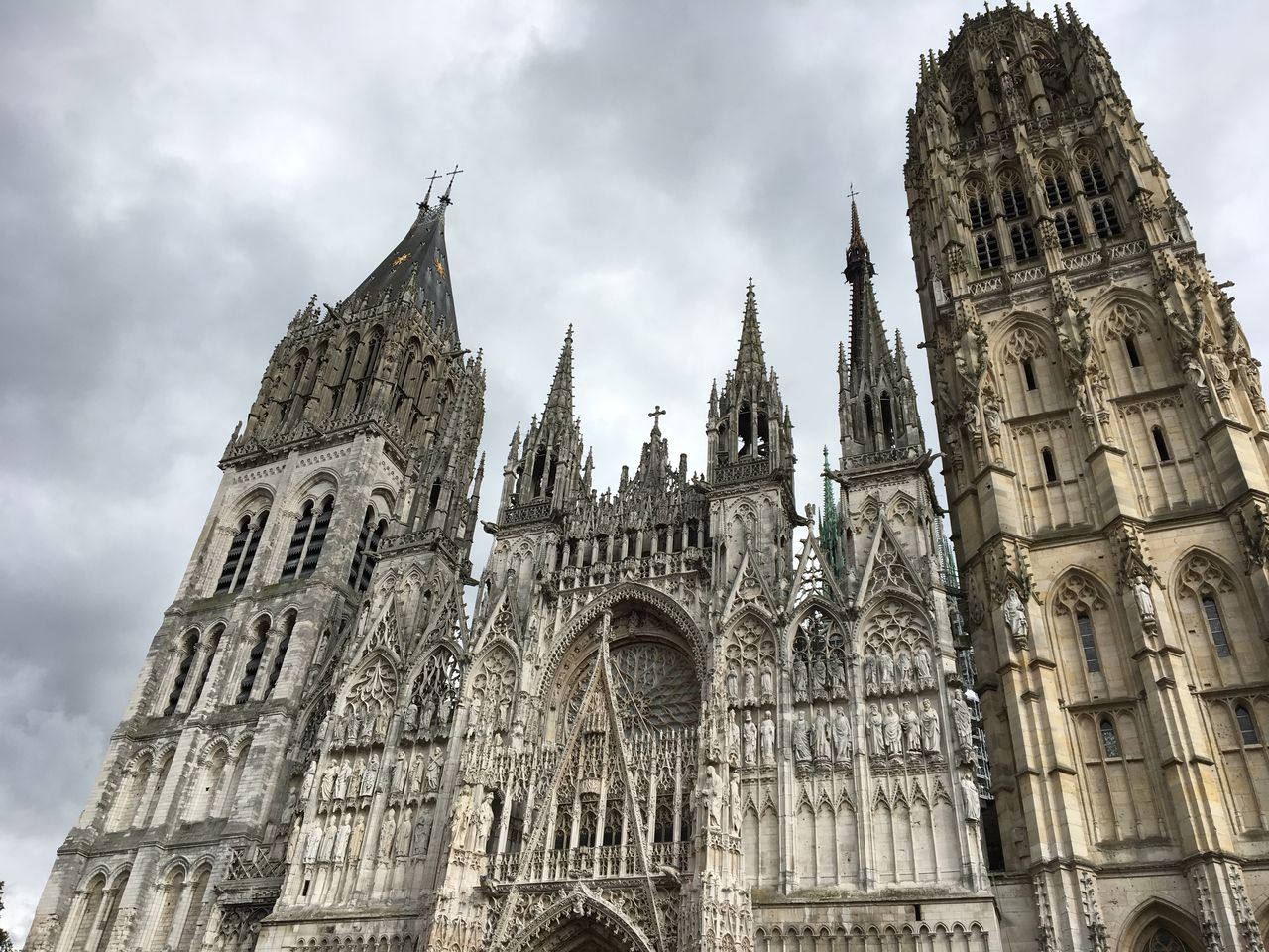 ルーアン モネが描いたノートルダム大聖堂 ノルマンディーの空の下 Sous Le Ciel De Normandie ルーアン モネが描いたノートルダム大聖堂 ノルマンディーの空の下 Sous Le Ciel De Normandie