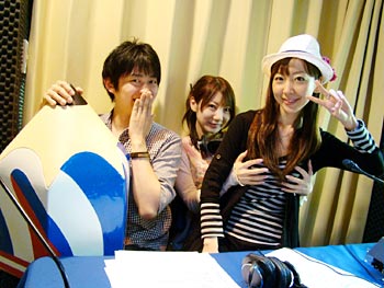 原田ひとみが磯村知美のおっぱいを鷲づかみにしている写真 声優四方山話 原田ひとみが磯村知美のおっぱいを鷲づかみにしている写真 声優四方山話