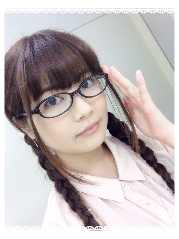 明坂聡美さんの眼鏡姿が可愛すぎる 声優四方山話 明坂聡美さんの眼鏡姿が可愛すぎる 声優四方山話