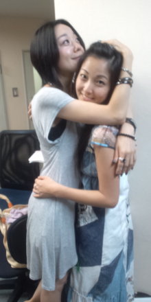 浅川悠と抱き合っている写真が伊藤静のブログでも公開 声優四方山話