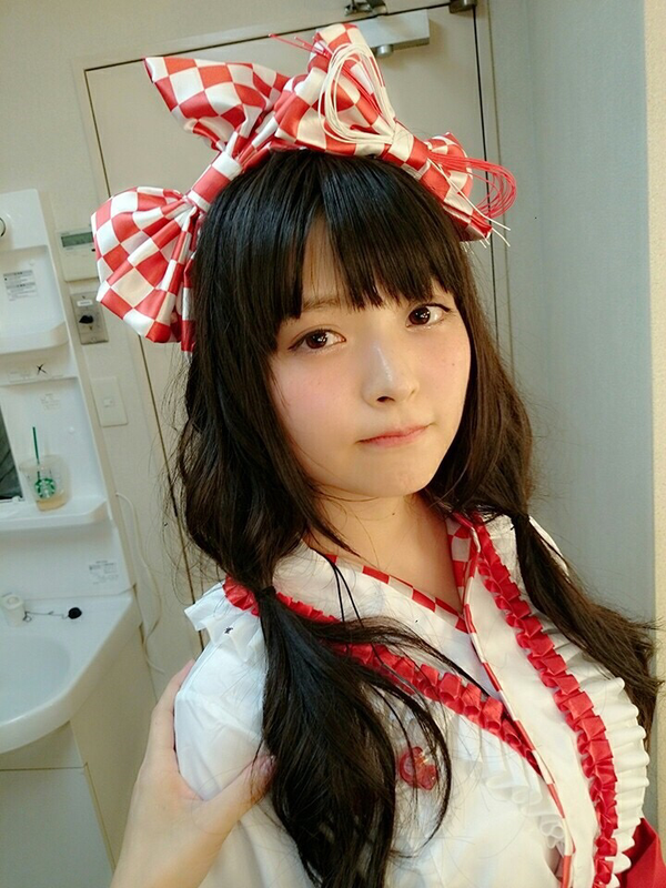 上坂すみれさんが肩を掴まれる事案発生wwwwww 声優四方山話 上坂すみれさんが肩を掴まれる事案発生wwwwww 声優四方山話
