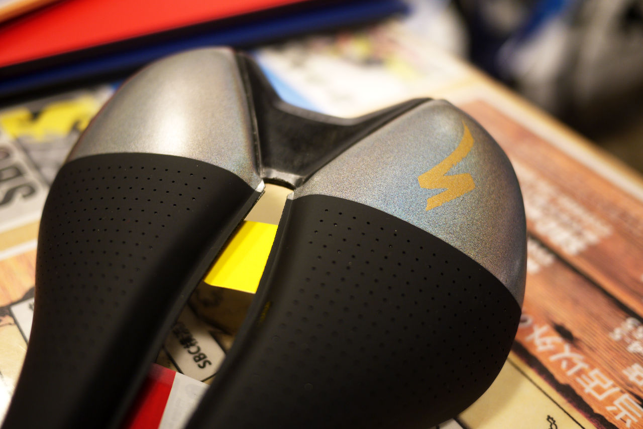 S-WORKSサドル限定カラー（？）入荷しました！ : SBC 新着情報