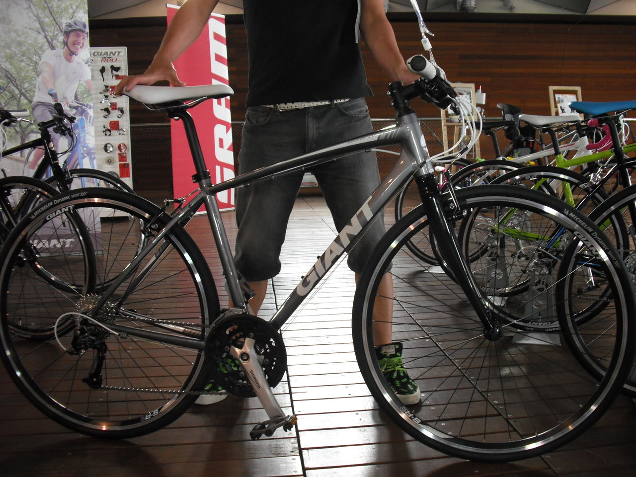 GIANT クロスバイク 札幌駅受け渡し glide r 2012モデル - 自転車本体