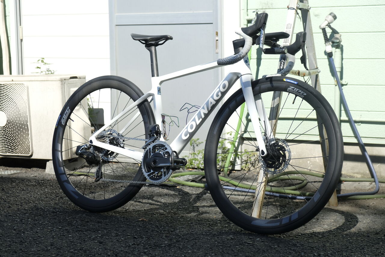 シルバーとホワイトが眩しい【COLNAGO V4Rs Disc】組立て完了 シルバーとホワイトが眩しい【COLNAGO V4Rs Disc】組立て完了