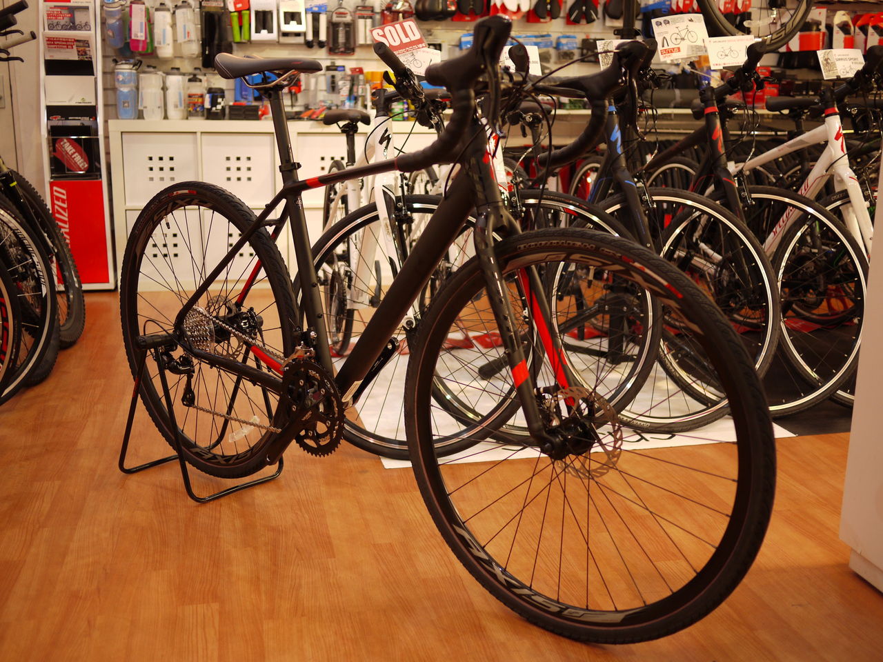 SPECIALIZED TC Sport Disc(ブラック/レッド) SBCでは今シクロクロスが熱い？ ③ SPECIALIZED TC SPORT DISC