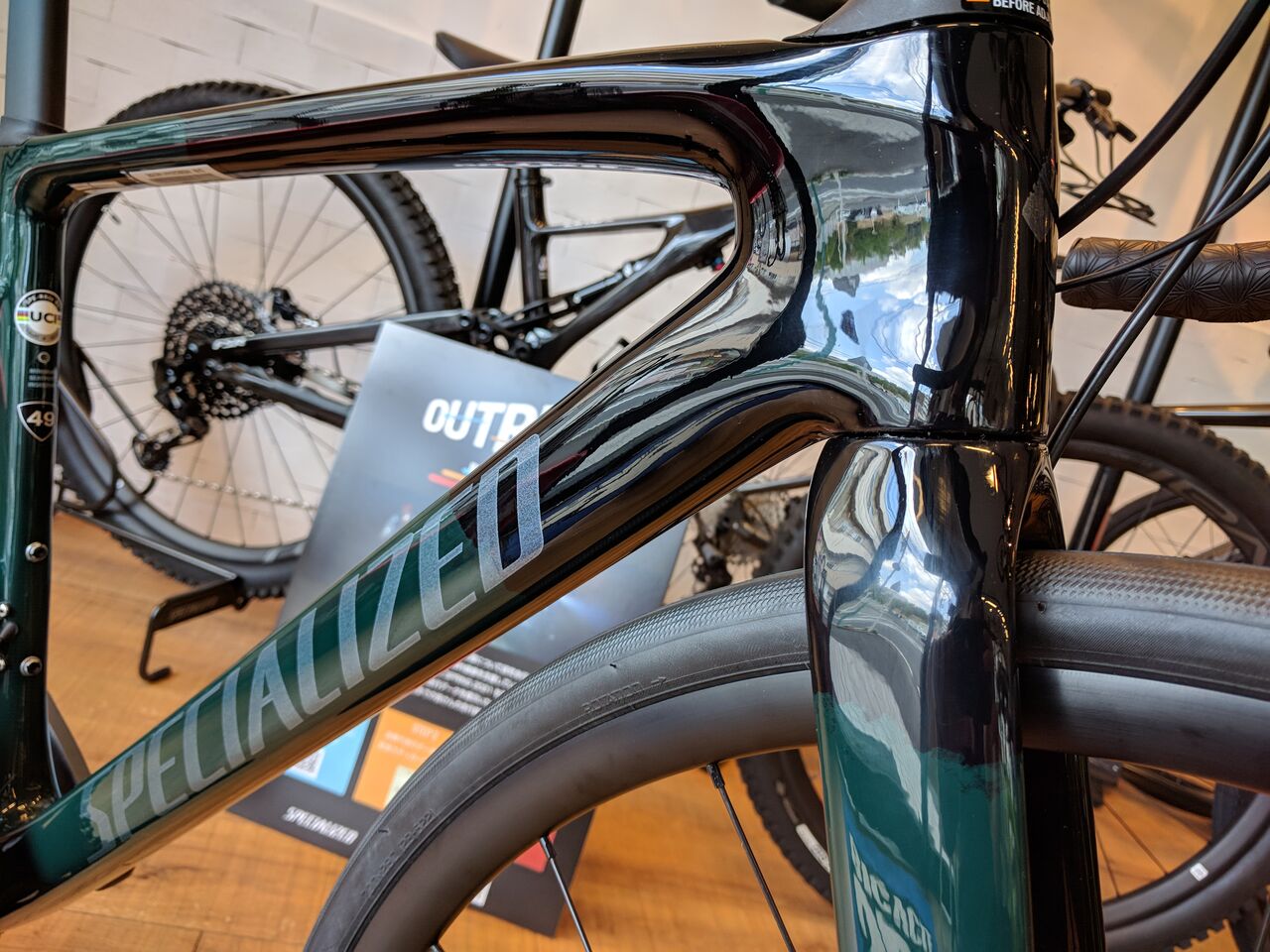 快適なロングライドを約束するSPECIALIZED「ROUBAIX EXPERT」 : SBC 