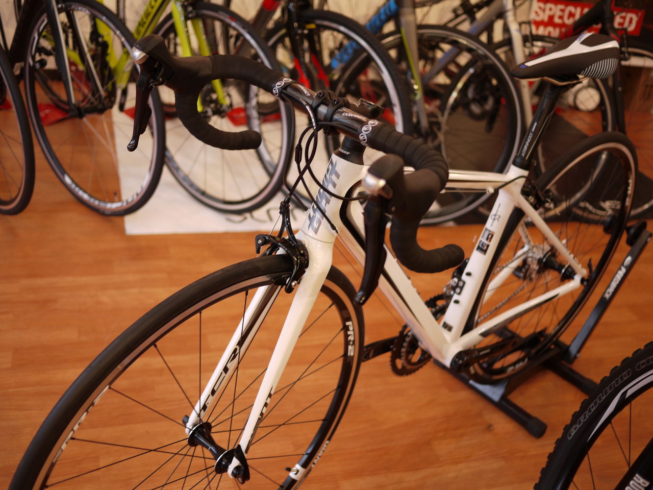 GIANT TCR 0 ホワイトが入荷しました！ : SBC 新着情報