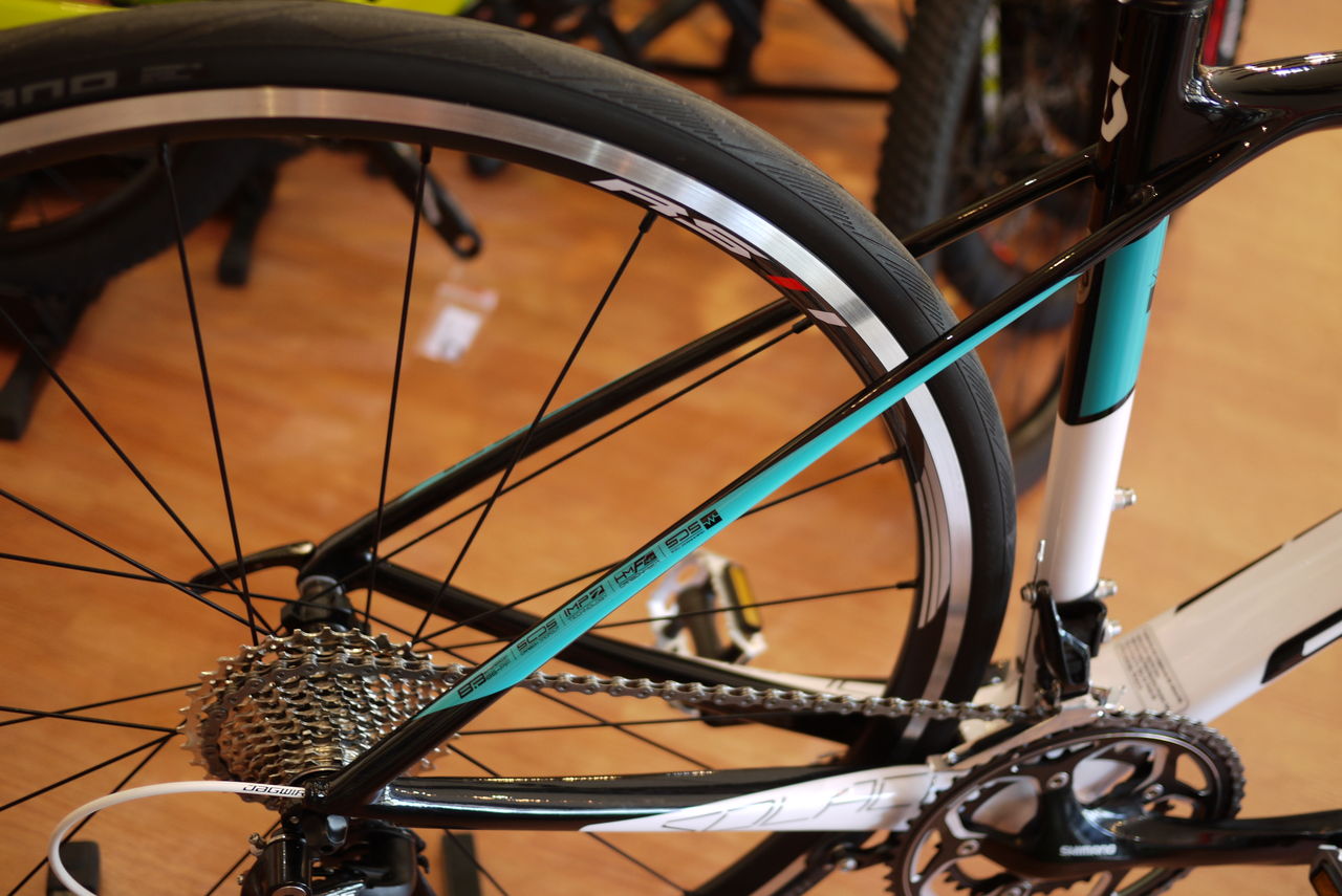 美品　スコット　コンテッサ　ソレイス25.1 サイズ46 白　105　カーボン スコット SCOTT ソレイス CONTESSA SOLACE 25 2016年モデル XXSサイズ